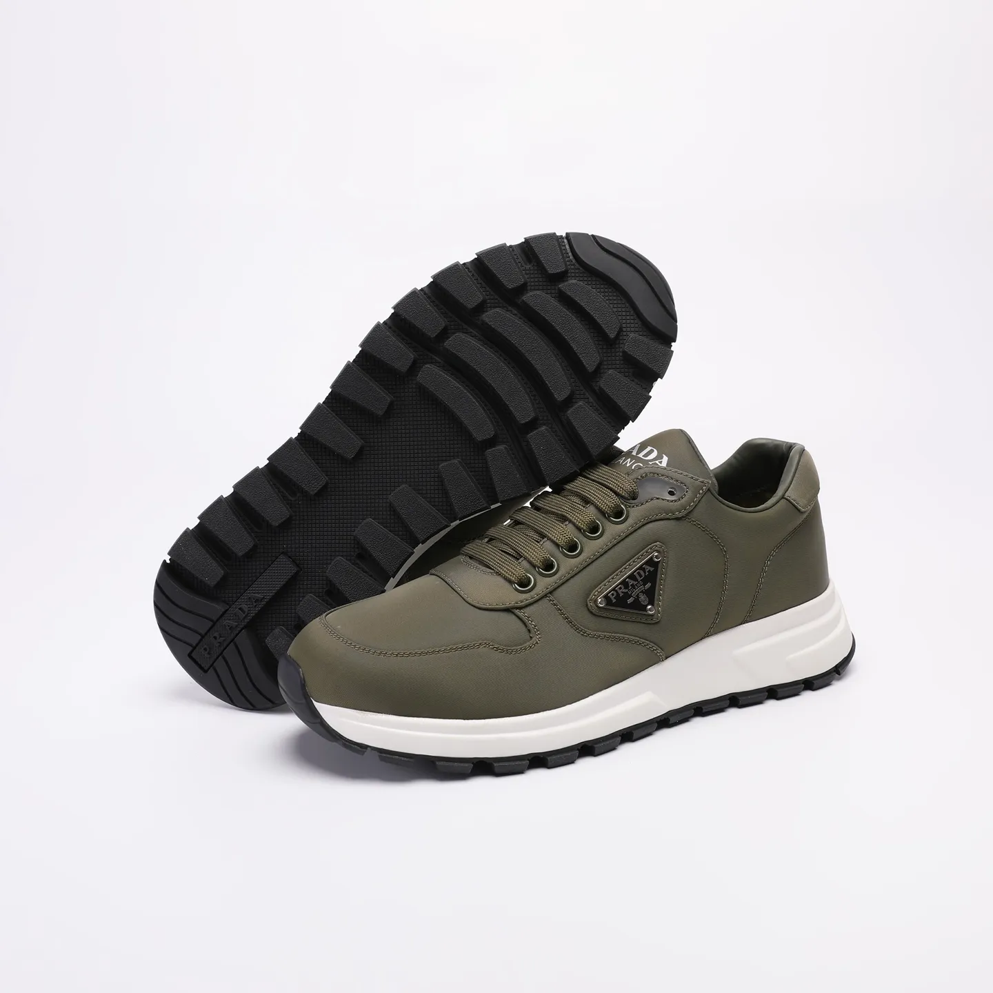 Batch 580 [PRADA] Men's shoes are popular in the counter, official website synchronization, high-quality shipments. Fabric: original cowhide with snakeskin. Lining: cowhide feet + cowhide lining. Outsole: original TPU + foam. Size: 38-46